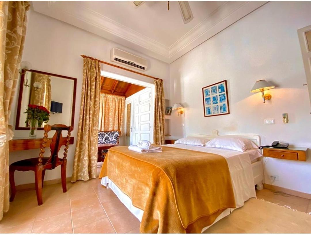Plaza Corniche Hotel ลาร์มาร์ซา ภายนอก รูปภาพ